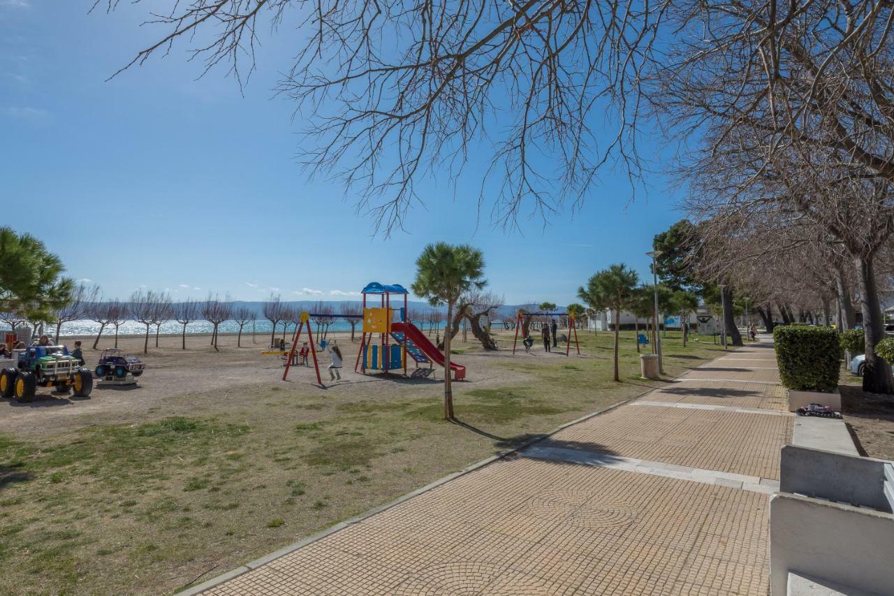 Sandy Beach Apartment Omiš Exterior foto